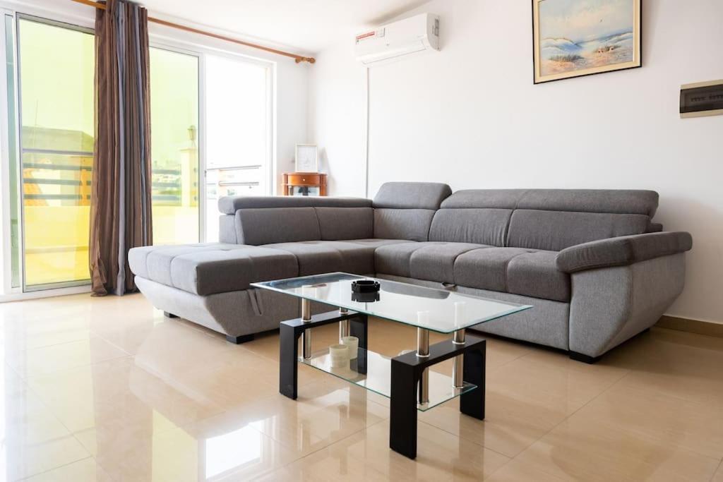 3 Bedroom Apt, Free Wifi & Ac, Cidadela - Lcgr ปรายา ภายนอก รูปภาพ